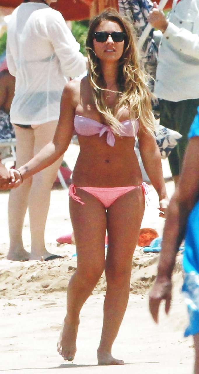 Jessie james che mostra il corpo sexy e grandi tette sulla spiaggia
 #75226021