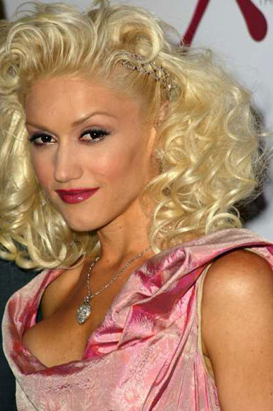 Celeb Gwen Stefani showing her great ass in sexy lingerie #75400219