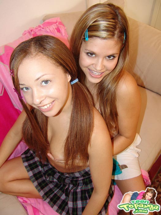 Giovane teenager carina Topanga ha un po' di divertimento lesbico con la sua amica
 #78170440