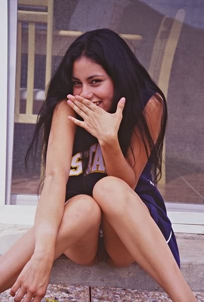 Scura teen cheerleader cortile upskirt
 #75475610