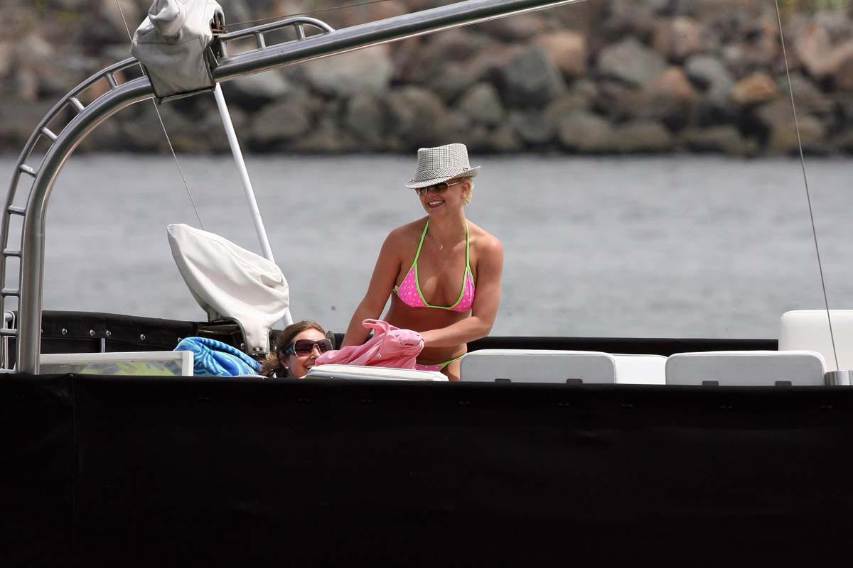 Britney spears cuerpo travieso en bikini muy sexy
 #75393327