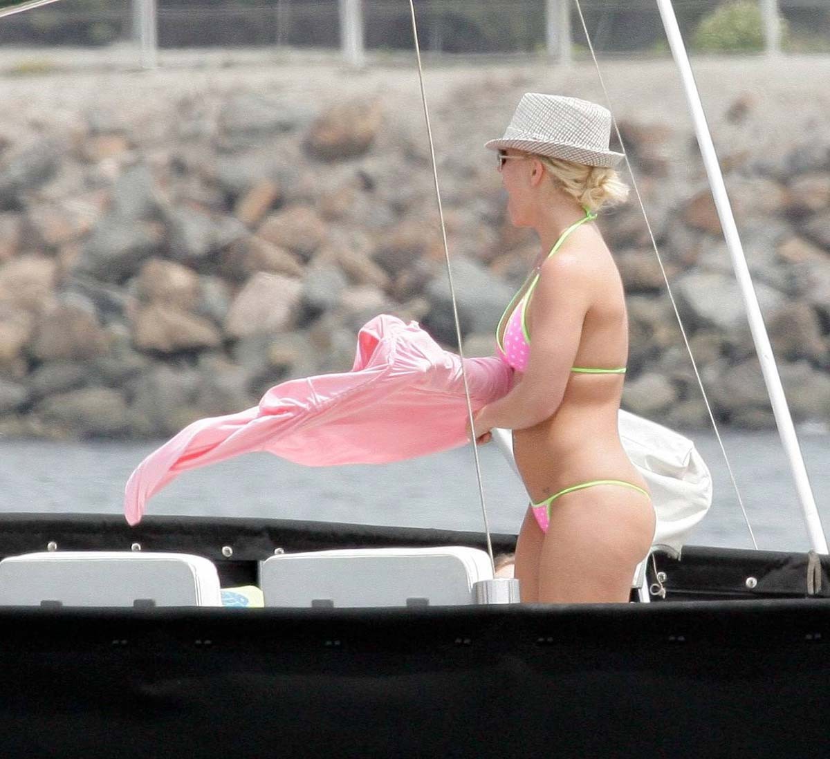 Britney spears, corps coquin en bikini très sexy
 #75393341