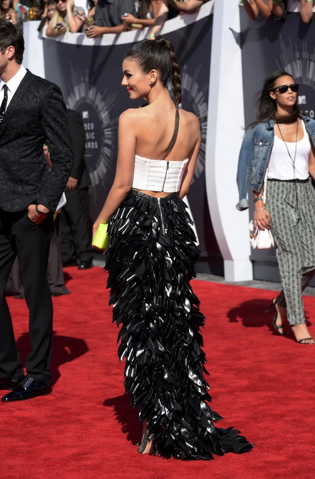 Victoria Justice wearing a tube top at the 2014 MTV Video Music Awards in Inglew #75187042