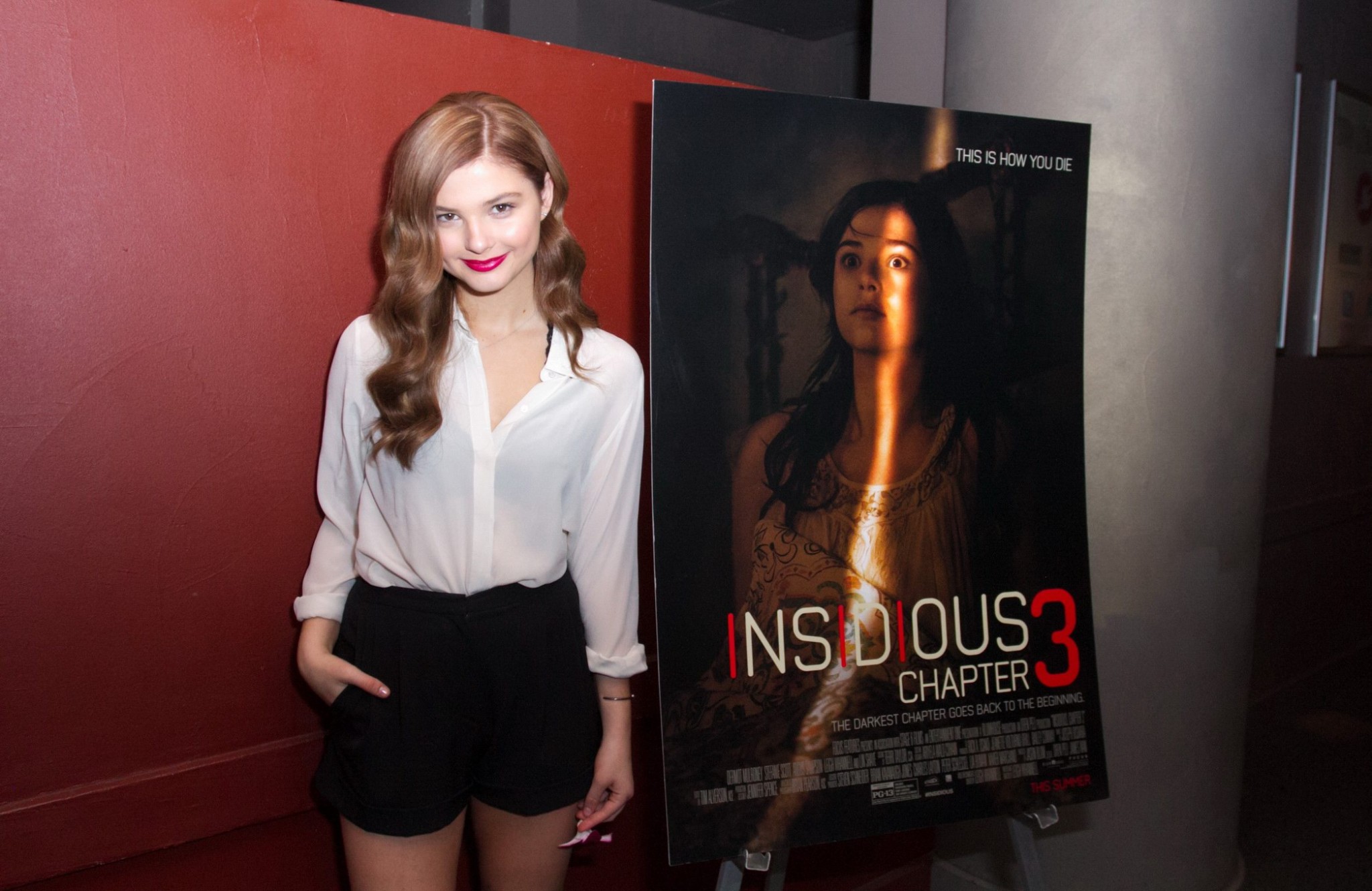 Stefanie scott se sube la falda y el sujetador en el evento de lanzamiento del trailer de insidious chapter 3 
 #75169585