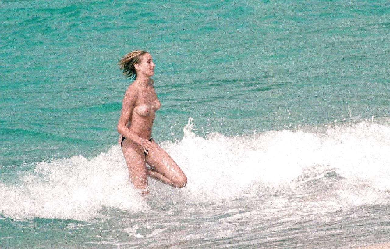 Cameron Diaz exposing her nice small boobs while enjoy with boyfriend on beach #75252996