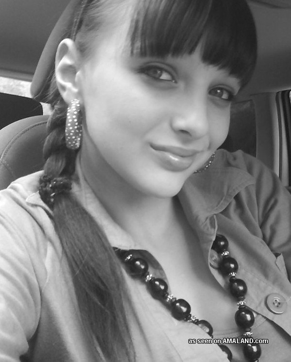 Autofotos de jóvenes seductoras
 #77068390