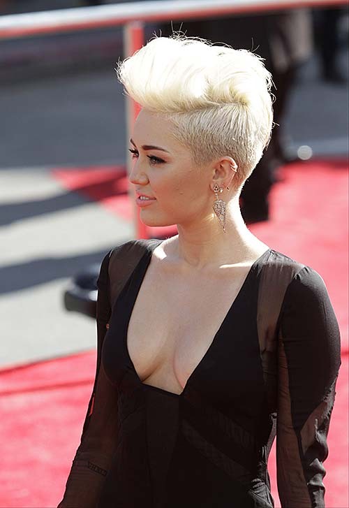 Miley Cyrus looking very sexy and huge cleavage photos #75252733