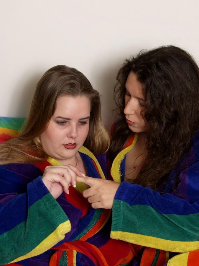 Ragazze lesbiche mature che leccano forte la figa per l'orgasmo
 #78163671