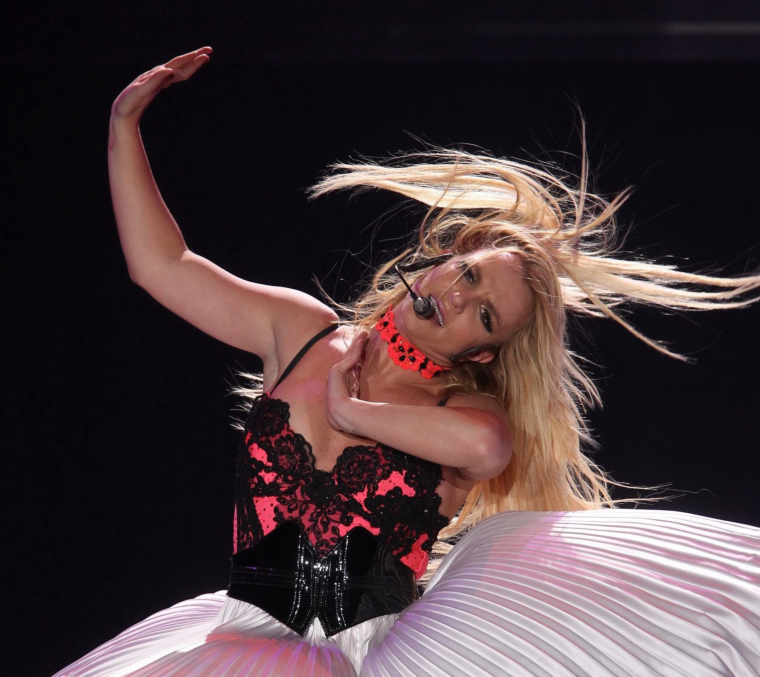 Britney spears indossa body a rete sul palco a Mosca
 #75287279