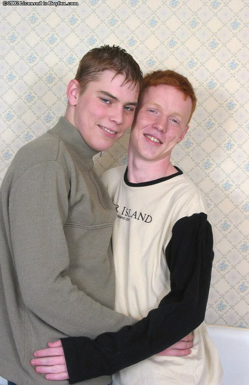 Zwei schwule Teenie-Jungs ficken und saugen sich gegenseitig
 #76990392
