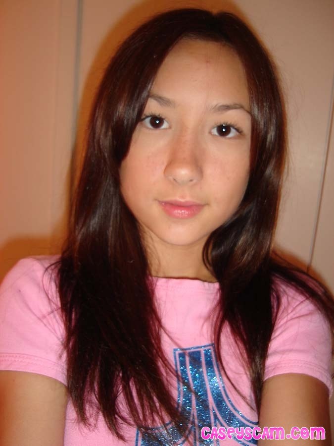 Casey buscando caliente en los pantalones vaqueros
 #70012552