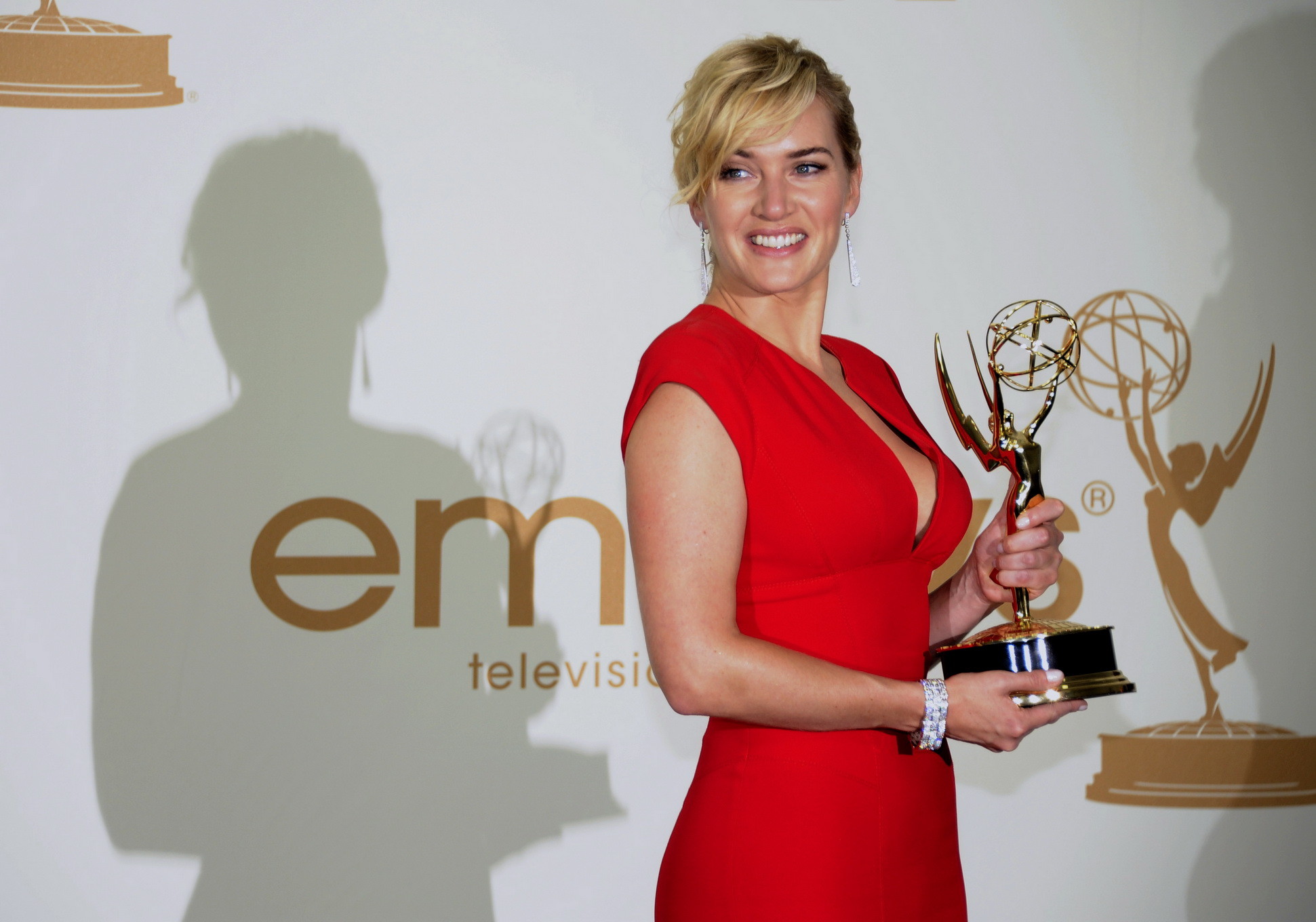 Kate winslet senza reggiseno che mostra le tette laterali al 63° primetime emmy awards
 #75289242