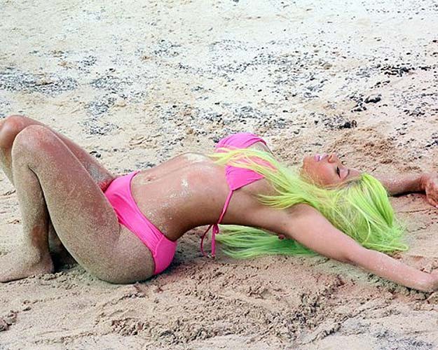 Nicki Minaj zeigt riesige Brüste und sexy Arsch im Bikini
 #75270195