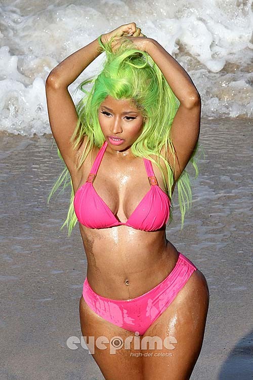 Nicki Minaj exposing huge boobs and sexy ass in bikini #75270208