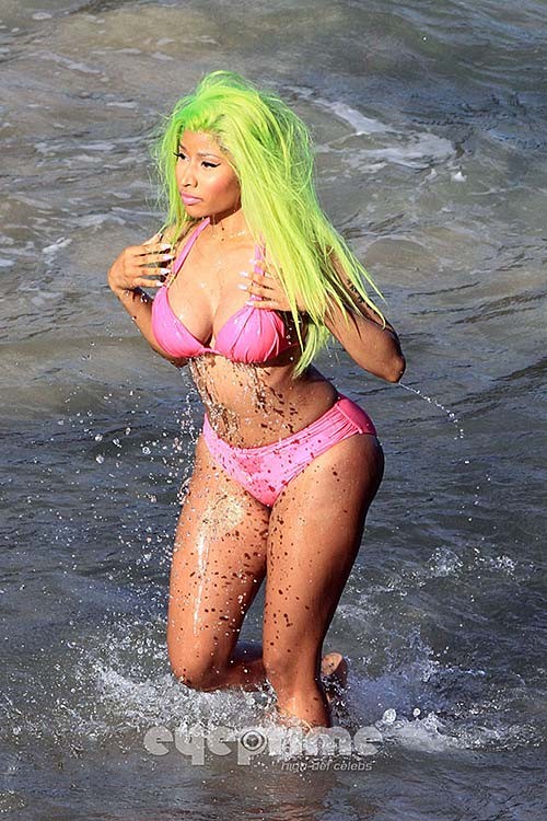 Nicki Minaj exposing huge boobs and sexy ass in bikini #75270228
