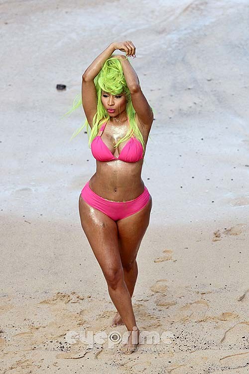 Nicki Minaj exposing huge boobs and sexy ass in bikini #75270232