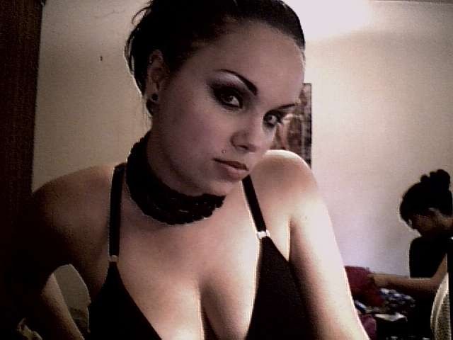 Gothic-Küken strippen vor der Webcam
 #75705722