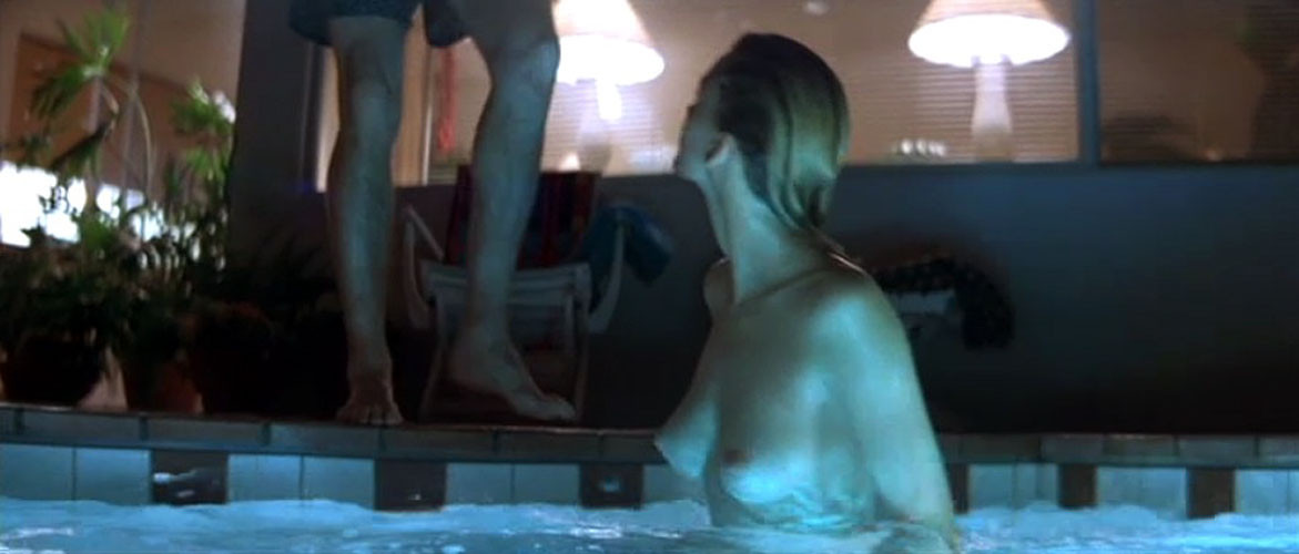 Natasha Henstridge che mostra le sue grandi tette in tappi film nudo
 #75398941