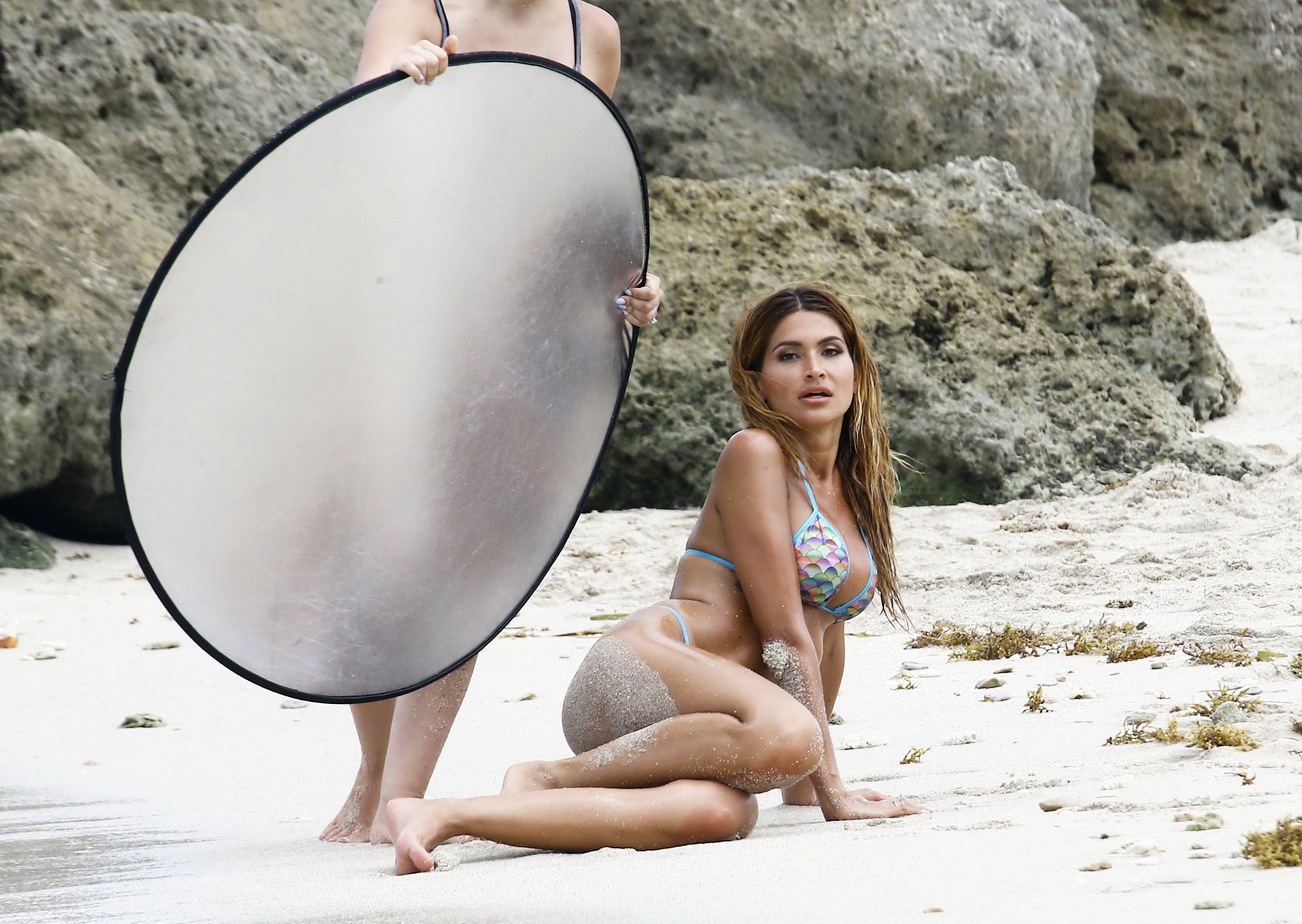 Juliana proven muestra las tetas laterales y el culo en bikinis de tanga
 #75141196