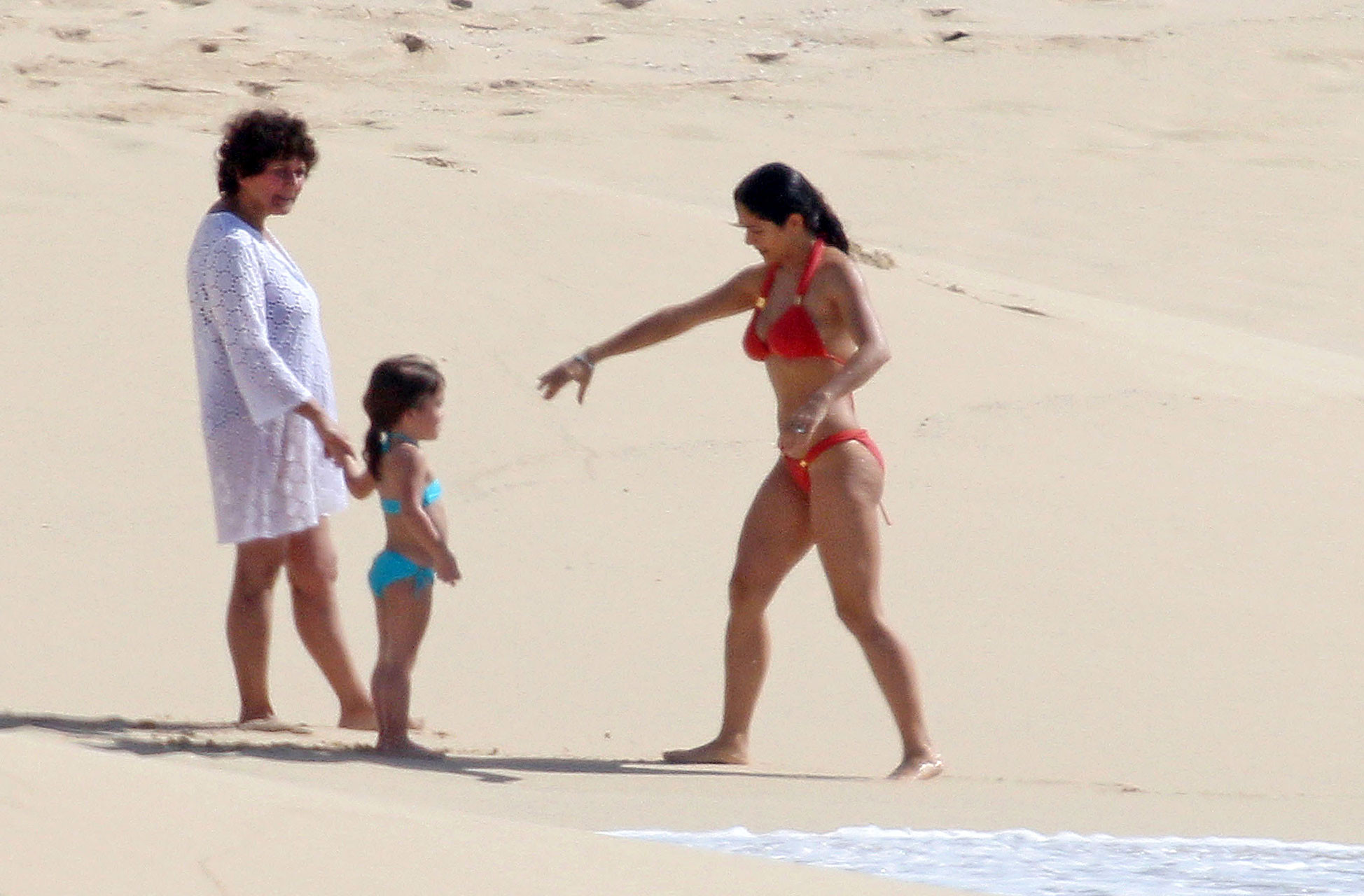 Salma Hayek exposing sexy body and huge boobs in red bikini on beach #75322609