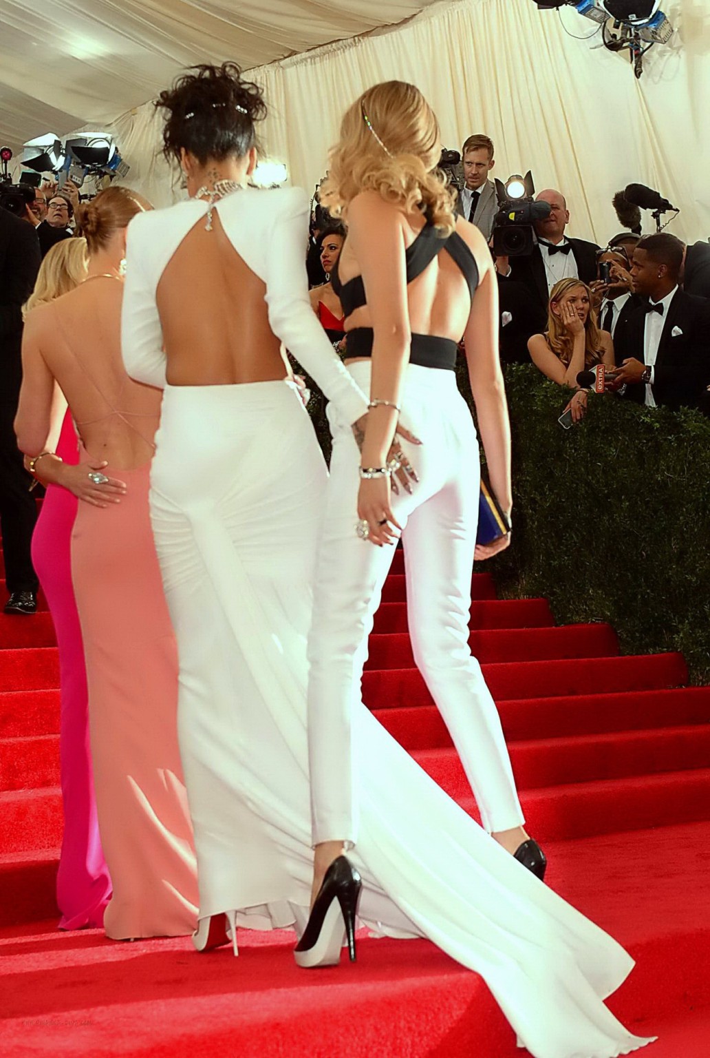 Rihanna grabs Cara Delevignes ass while Reese Witherspoon staring popeyed at her #75197013