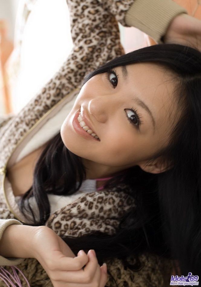 Japanisches Idol Aino Kishi zeigt ihre Titten und Muschi
 #69786176