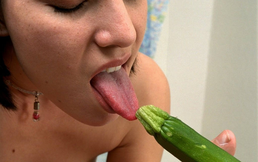 Amateur morena desordenando sus pies
 #76562475