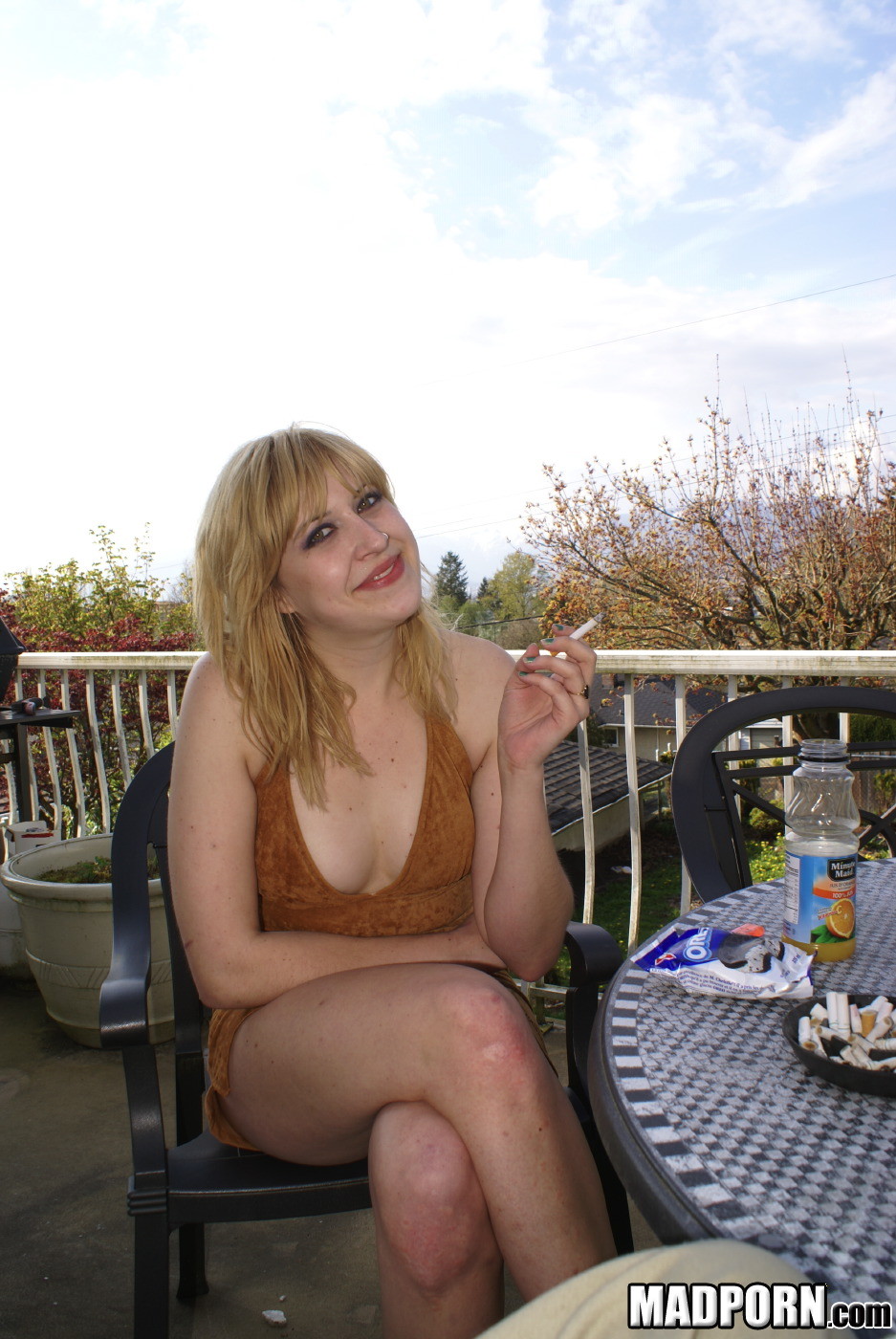 Grünäugige Blondine bekommt einen Fick und eine Perlenkette aus Sperma.
 #79353129