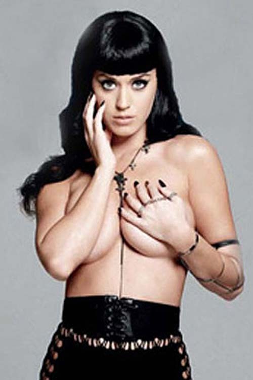 Katy Perry entblößt sexy Körper und massive Brüste im Bikini am Pool #75277816