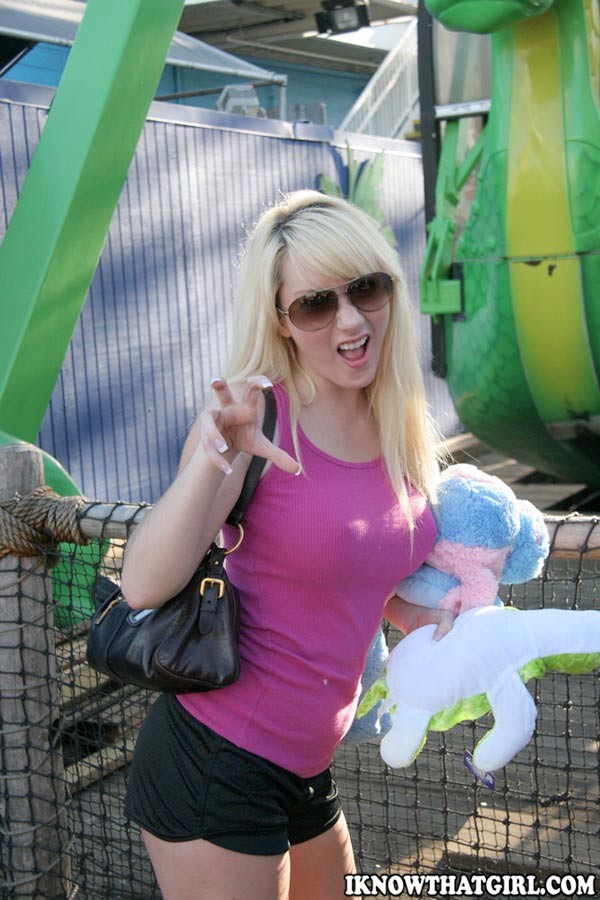 Rubia zorra joven chupando y follando duro
 #74583677