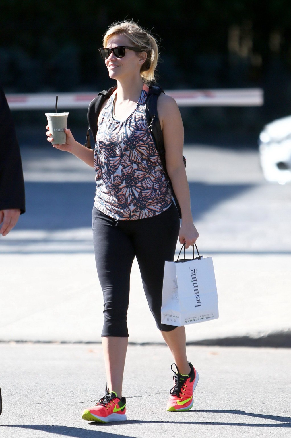 Reese Witherspoon shows off her ass wearing black tights outside a gym in Brentw #75171095
