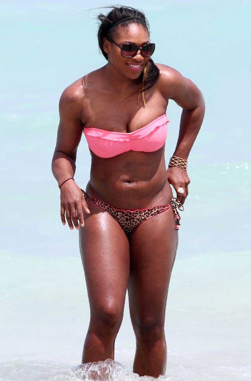 Serena Williams exposing her sexy body and huge ass in bikini on beach #75306483