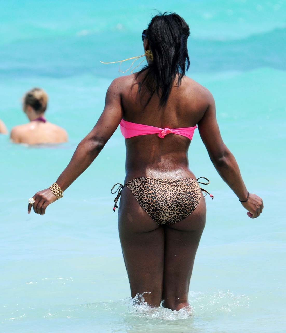 Serena Williams exposing her sexy body and huge ass in bikini on beach #75306488