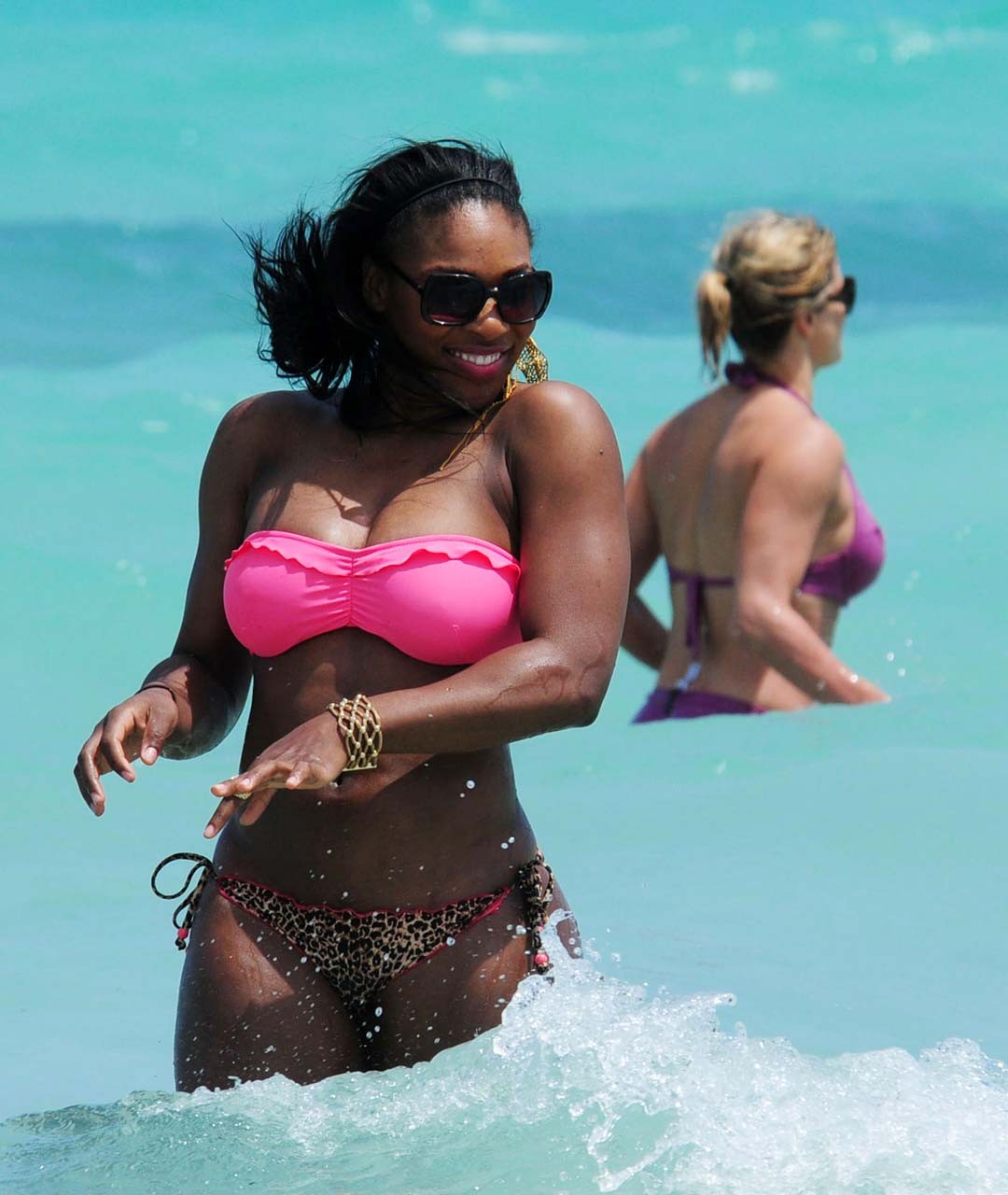 Serena Williams exposing her sexy body and huge ass in bikini on beach #75306494