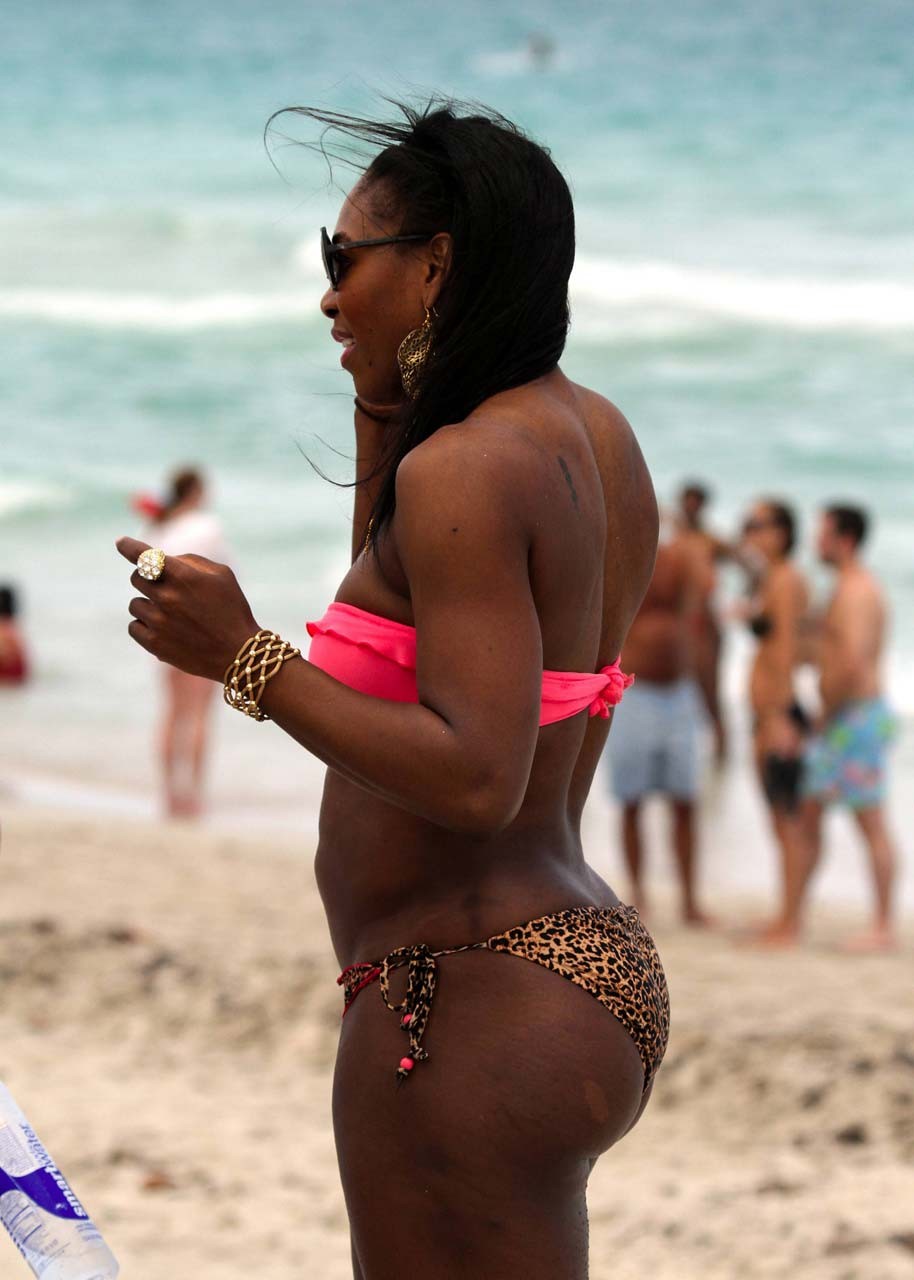 Serena Williams exposing her sexy body and huge ass in bikini on beach #75306509