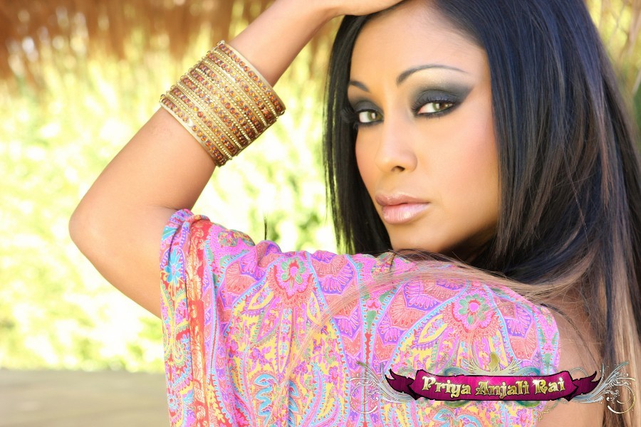 ゴージャスなバストのインドのポルノスター、Priya anjali raiは、Hの中でも外でも驚くほど美しい。
 #71141202