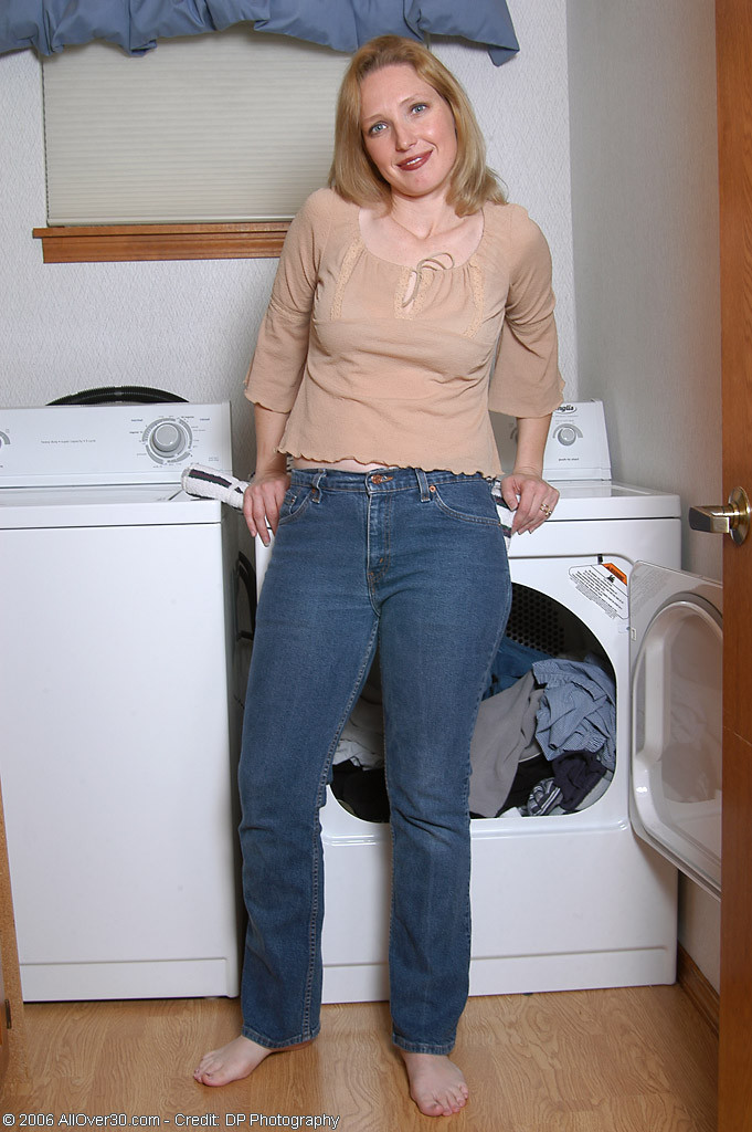 horny housewife carrie gets off on the vibrating washing machine #77749404