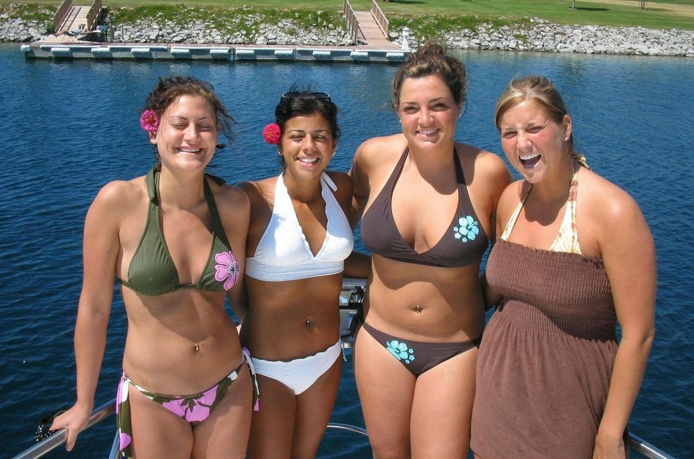 Novias de grandes tetas posando y follando
 #67485889