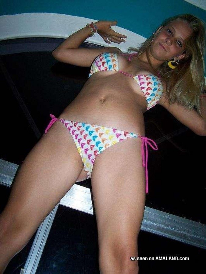 Recopilación de una joven amateur posando sexy al aire libre
 #67234877