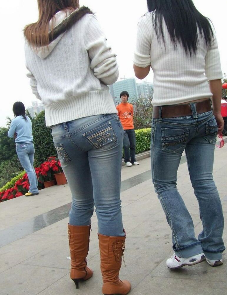 Chicas con culos bonitos en sus vaqueros azules 12
 #67840192