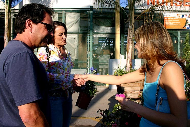 Pareja casada seduce a una ingenua joven en una orgía ffm
 #76724859