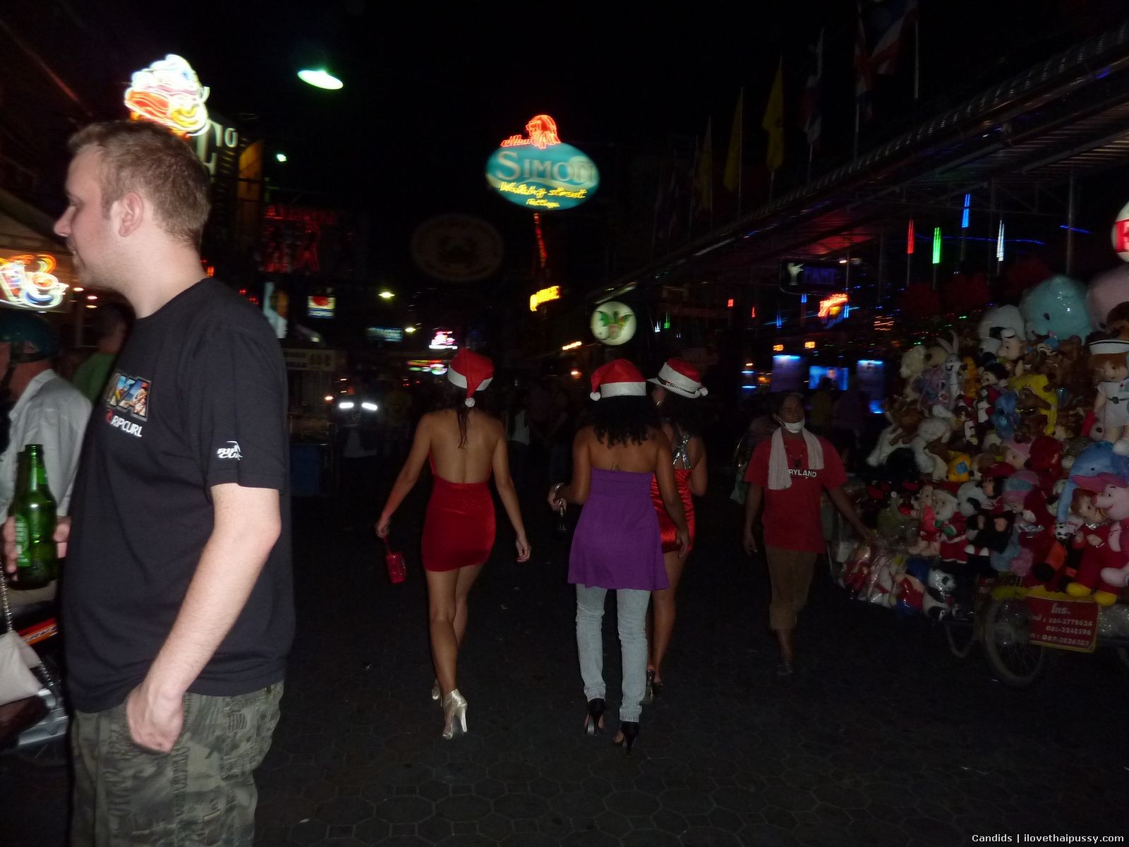 Fiese thailändische Hure schlug von Sextourist kein Kondom Bareback enge asiatische Pussy
 #68317670