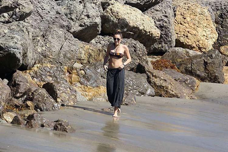 Miley Cyrus fucking sexy and hot bikini paparazzi photos on beach #75286706