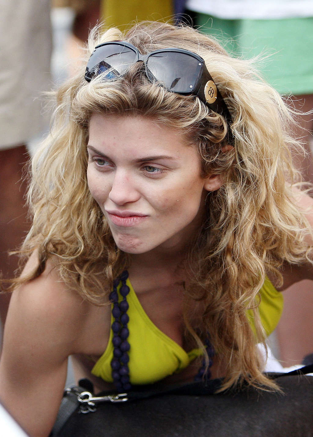 Annalynne mccord guardando caldo in bikini e slip capezzolo
 #75352328