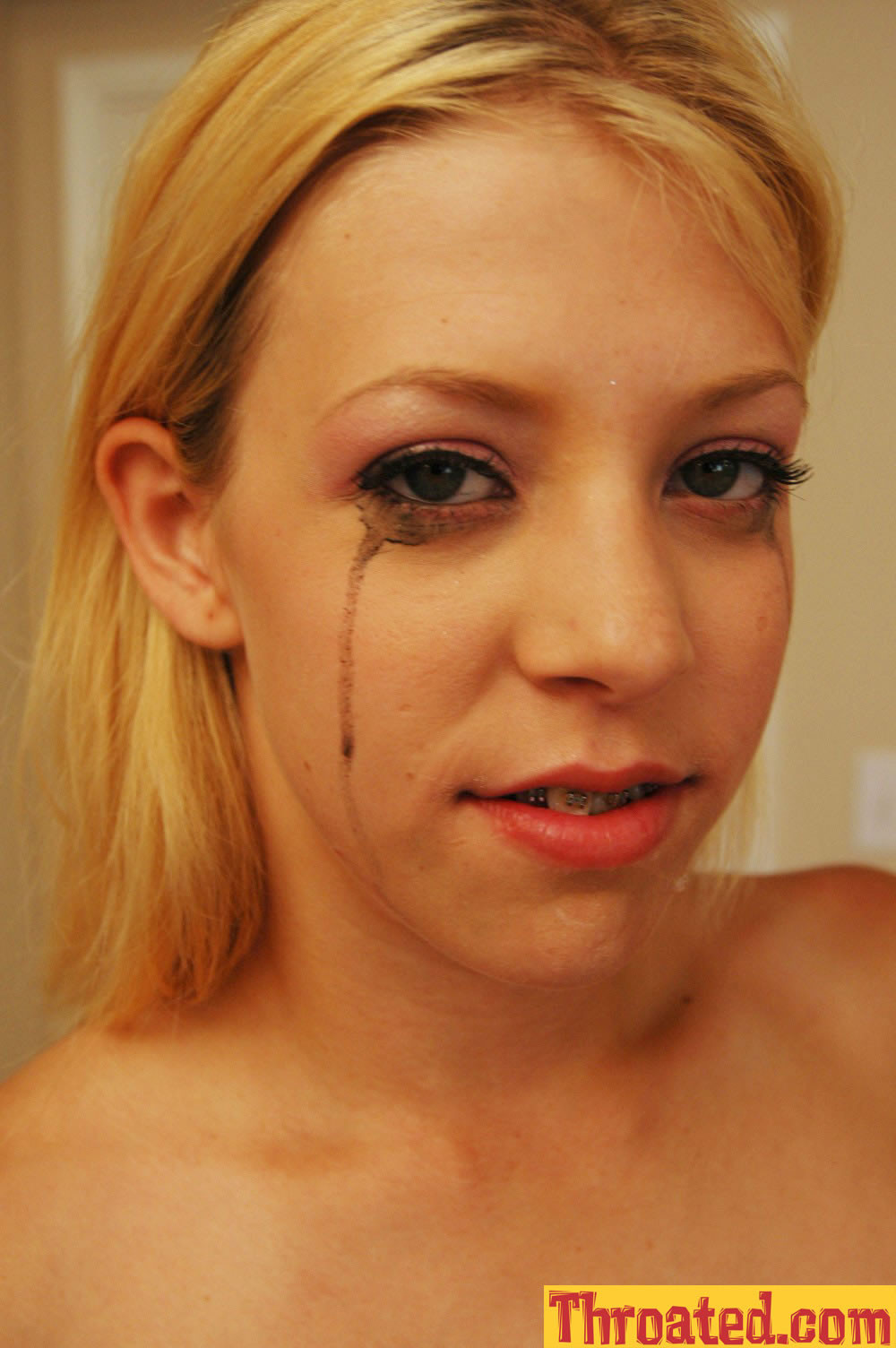 Blondes Teenie-Babe gibt fiesen Deepthroat mit Gesichtsbehandlung
 #74269142