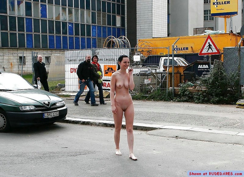 Nudistas en lugares públicos
 #67494637