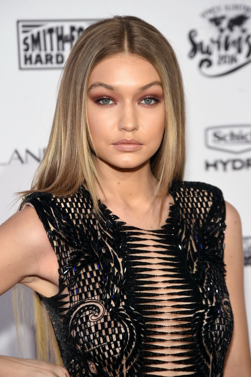 Gigi hadid, seins et culotte transparents
 #75145620