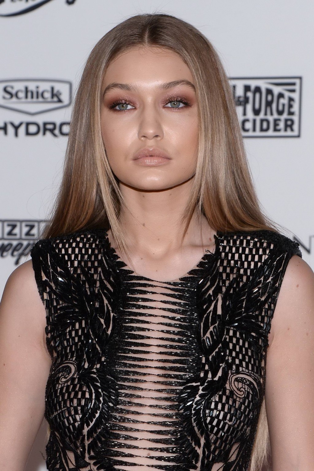 Gigi hadid, seins et culotte transparents
 #75145650