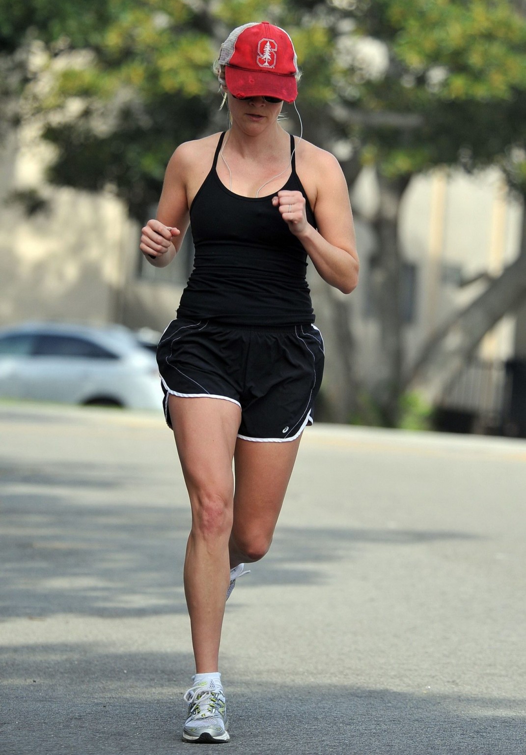 Reese Witherspoon fait son jogging en short et débardeur à Brentwood.
 #75318208