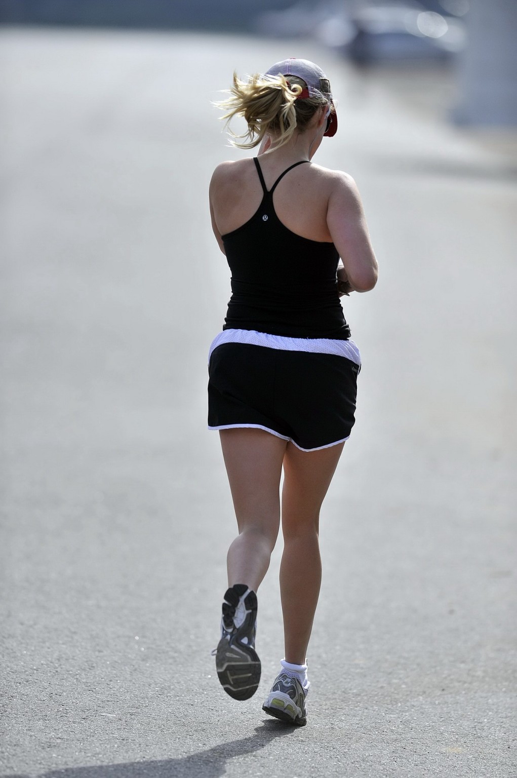 Reese Witherspoon fait son jogging en short et débardeur à Brentwood.
 #75318230